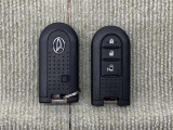 手荷物が多いときでも、スマートキーをバッグやポケットに携帯していれば、キーを取り出すことなくドアの解錠・施錠ができます