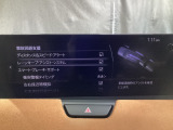 フォワードセンシングカメラで認識した交通標識をディスプレイに表示し、交通標識の見落とし防止を図り、安全運転を支援します。