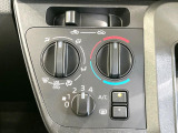 寒い冬も暑い夏も全席に快適な空調を届けてくれる、ダイヤル式エアコンを装備♪