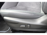 運転席も助手席も電動パワーシート装備