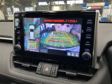 パノラミックビューモニターを装備。車を真上から見るように周囲を確認できます。機能の詳細は販売店スタッフまでお尋ねください。