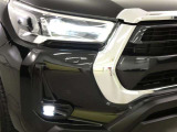 【LEDヘッドランプ】・・・消費電力の少ないLEDヘッドランプ。点灯してすぐに最大光量を発揮するのでトンネルなど周囲が急に暗くなった場合でも安心。