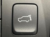 【パワーバックドア】スマートキーや運転席のボタンを押すだけでリアゲートが自動で開閉します!荷物を持っている時や、高い位置にあるバックドアを閉める際に便利な機能です♪