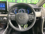 【純正革巻きステアリング】上質な革を使用することで、手にしっかり馴染みとても運転しやすいハンドルです♪