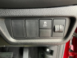 ホンダセンシング装着車となっております。衝突軽減ブレーキ、誤発進抑制機能、歩行者事故低減ステアリング、路外逸脱抑制機能、アダプティブクルーズコントロール、車線維持支援システム他、8つの機能で幅広く支援