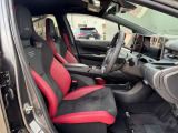 RECARO製NISMOバッケトシート★峠道など走行中、体にフィットし安定感と安心感を兼ね備えたシートはスポーツカー好きにはたまらないですね♪