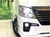 【LEDヘッドライト】悪天候や夜間走行時も良好な視界を確保し安心して運転できる高輝度LEDヘッドライトを装備!点灯速度が早く、消費電力も抑えられています。