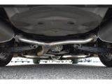 車両後方からの下回りです。マフラー防錆塗装や下回り防錆施工等も可能でございます。