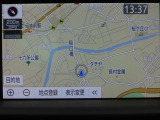純正ナビを装備。タッチパネル式で使いやすく、お出かけもラクラクです。