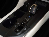 電動パーキングブレーキ・ブレーキホールドを装備してます。ホールド機能は信号待ちが多い一般道で疲労軽減になり、大好評です!