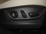 パワーシート搭載。微妙な調整が手軽にでき、ピッタリのポジションで運転することが可能です。
