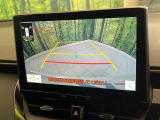 【バックカメラ】駐車時に後方がリアルタイム映像で確認できます。大型商業施設や立体駐車場での駐車時や、夜間のバック時に大活躍!運転スキルに関わらず、今や必須となった装備のひとつです!