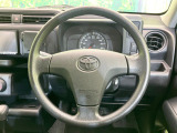 インテリアに合わせたデザインのステアリングは、運転される方のことも考え、運転しやすい形状、大きさです。是非一度、実際に触ってお確かめください。
