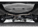 車両後方からの下回りです。マフラー防錆塗装や下回り防錆施工等も可能でございます。