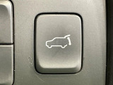 【パワーバックドア】スマートキーや運転席のボタンを押すだけでリアゲートが自動で開閉します!荷物を持っている時や、高い位置にあるバックドアを閉める際に便利な機能です♪