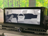 【大画面ナビ】人気の大型12インチナビを装備。存在感のある大画面はインパクト大!ナビ利用時のマップ表示は見やすく、テレビやDVDは臨場感がアップ!いつものドライブがグッと楽しくなります♪