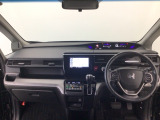【前方視界】開放的な前方視界!運転がしやすく疲れにくいです♪窓が大きく、見通しがとっても良いおクルマですよ♪