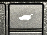 【パワーテールゲート】荷物を抱えた状態でもリアゲートの開閉が可能です!お買い物時やアウトドアの際に役立ちますね。