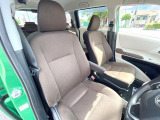 運転席シート廻りは使用感も少なく、良好な状態となっています。前オーナー様が丁寧に使っていたことがよくわかりますね。