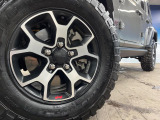 ●純正17インチアルミホイール:輸入車ならではの卓越した走りを支えるホイールと足回りです!日本車の走りに慣れている方にもぜひ体感して頂きたいほど、高いレベルでまとまっています!