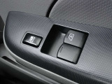 ビジネスカーでも快適装備は外せません。運転席&助手席はパワーウインドウです。(挟み込み防止機能付き)。