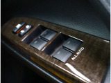 『1台』のお車に対して、3名体制で日々議論を重ね仕入れを行っております。