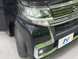 【LEDヘッドライト】悪天候や夜間走行時も良好な視界を確保し安心して運転できる高輝度LEDヘッドライトを装備!点灯速度が早く、消費電力も抑えられています。