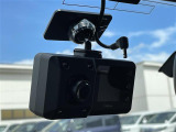 【ドライブレコーダー】映像・音声などの運転中の記録を残します。事故などを起こした起こされた時の証拠になりえますので、もしも時でも安心ですね。