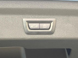 ●電動リアゲート:ワンタッチでリアゲートの開閉ができ、荷物などで両手が塞がっている状態でも簡単に開閉ができる便利機能です。