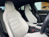 タイカン  4S 4WD 本革シート