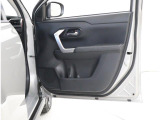 ■運転席ドア内側です。500mlペットボトルを収納できます。季節に関係なく水分補給は本当に重要ですよ。