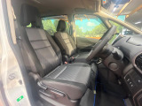 運転席シート廻りは使用感も少なく、良好な状態となっています。前オーナー様が丁寧に使っていたことがよくわかりますね。
