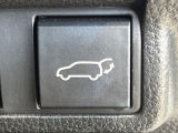 【パワーバックドア】スマートキーや運転席のボタンを押すだけでリアゲートが自動で開閉します!荷物を持っている時や、高い位置にあるバックドアを閉める際に便利な機能です♪