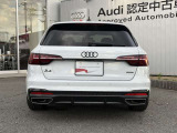 Audiのリヤディフューザーは、車両の後方での空気の流れを整え、乱流を減少させることで、走行安定性を向上させます。またスポーティで洗練された外観を提供し、全体のスタイルに一体感を持たせます。