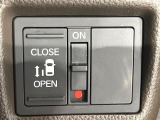 【パワースライドドア】スマートキーや運転席のスイッチでスライドドアの開閉が可能♪電動だから力を入れてドアを開ける必要が無く、小さいお子様でも、重い荷物を持っている時もラクに開け閉めできます♪