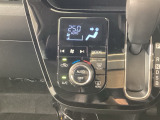 エアコンはオート機能でお好みの温度に調整可能です。オールシーズン快適にドライブできます!