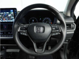 【Honda SENSING】 カメラ等装置で精度の高い検知能力を発揮、安全運転を支援します。ステアリング上のコントローラーに注目!