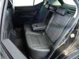 家族やご友人とBBQに行くとき、楽しさは道中の車内から始まっています!このベンチシートに座って、みんなで和気あいあい盛り上がりましょう!