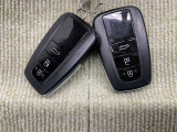 手荷物が多いときでも、スマートキーをバッグやポケットに携帯していれば、キーを取り出すことなくドアの解錠・施錠ができます