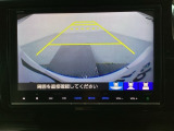 バックでの車庫入れも安心です! リアカメラが付いているバックモニター付のナビを装備しております。操作線もついており距離感も画面から確認できます。