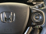 ハンドルにHondaセンシング系のクルーズコントロールやレーンキープアシストなどのスイッチが装備されています。ハンドルから手を離さず安全に操作できます。