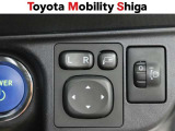 便利な電動格納ドアミラーも装備しております。駐車時にボタン一つで折り畳む事が出来るので便利ですよ。