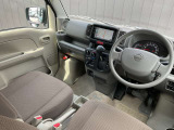 運転手目線の視界です。纏り感があり落ち着きますね。