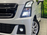 【LEDヘッドライト】悪天候や夜間走行時も良好な視界を確保し安心して運転できる高輝度LEDヘッドライトを装備!点灯速度が早く、消費電力も抑えられています。