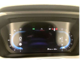 必要な情報が一目でわかるスピードメーター。