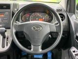 インテリアに合わせたデザインのステアリングは、運転される方のことも考え、運転しやすい形状、大きさです。是非一度、実際に触ってお確かめください。