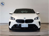 【BMWの伝統】BMWの特徴的な“キドニーグリル”は、80年以上続く伝統の形でございます。変わらないこだわりのデザインが、プレミアムブランド“BMW”を創り出します。