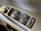【電動格納ミラー】サイドミラーは電動格納式となっており、狭い駐車場でもキズがつくリスクを抑えられます。