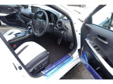 F・SPORT専用アルミ製スポーツペダル&フットレスト。