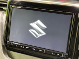 【大画面ナビ】人気の大型10インチナビを装備。存在感のある大画面はインパクト大!ナビ利用時のマップ表示は見やすく、テレビやDVDは臨場感がアップ!いつものドライブがグッと楽しくなります♪